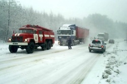 Через негоду рух транспорту обмежений в чотирьох областях 
