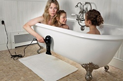 «Радости семейной жизни»: фотопроект об очень плохой матери