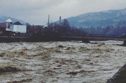 Негода вщухає: у Закарпатті підтопленими залишились лише дві дороги