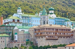 В московській церкві пояснили, чого олігархи табунами їздять на Афон