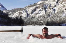 «Ледяной человек». Голландец, который покоряет снежные вершины в одних шортах