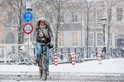 Незважаючи на морози: у п’ятницю киянам пропонують їхати на роботу велосипедом