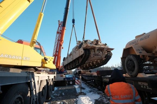 Латвія отримала американські танки для захисту від Росії