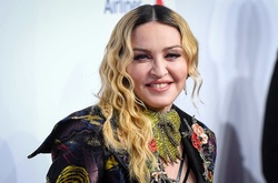 Мадонна показала первые фото с удочеренными близняшками из Малави