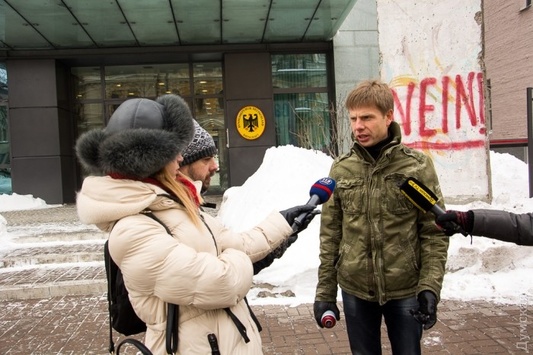 Нардеп Гончаренко пояснив свій вчинок біля посольства ФРН «висловленням позиції»