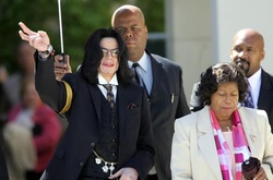 Мать Майкла Джексона Кэтрин подала в суд на своего племянника