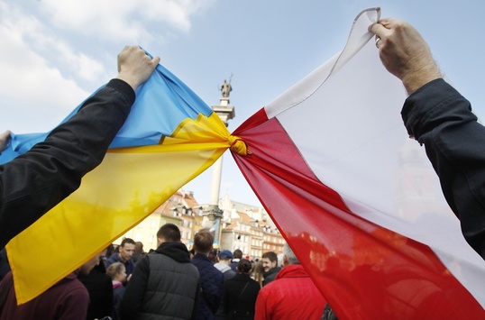 Яценюк - полякам: Ми не маємо права писати нову книгу протистояння