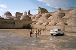 Бавовна та пустеля: фотографії британського фотографа, зачарованого Узбекистаном