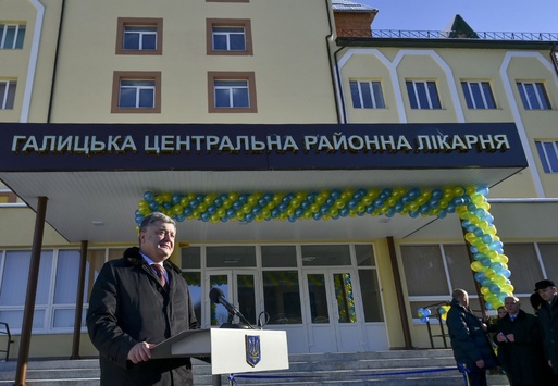 Порошенко на Івано-Франківщині відкрив лікарню, яку будували майже 40 років 
