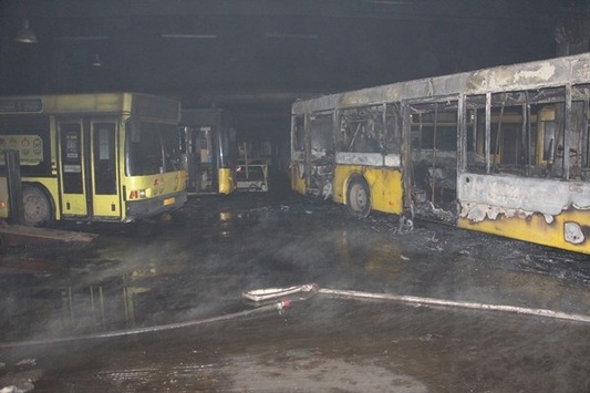 У Києві в автопарку згоріли шість автобусів