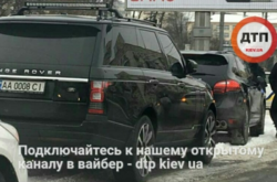 У столиці мажорка на Порш Каєн відбилася від поліцейських за допомогою «підмоги»