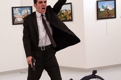 Головний приз World Press Photo вручили за фото вбитого посла у Туреччині