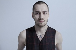 Певец Рожден Ануси