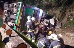 На Тайвані перекинувся туристичний автобус: 32 загиблих