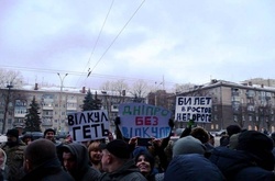 Народна нелюбов: люди у Дніпрі змусили Вілкула тікати через чорний хід