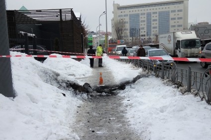 У Києві стався підземний вибух: стовп вогню ледь не спалив перехожих