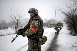 Біля Широкиного поранено українського бійця