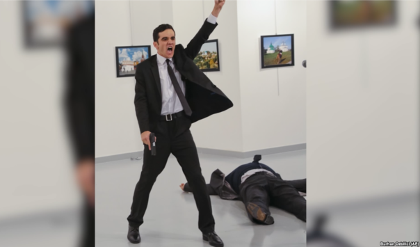 РФ обурена присудженням премії World Press Photo за знімок вбивства посла