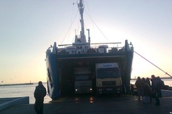 На Керченській переправі зібралося більше тисячі вантажівок