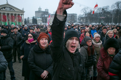 У Мінську тисячі білорусів протестують проти декрету про «дармоїдство»