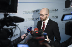 Яценюк: У Мюнхені світ заговорив у один голос  - РФ має виконати Мінські угоди