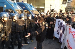 У Парижі проти свавілля поліції вийшли на протести тисячі людей