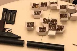 Поліція у Києві затримала росіянина з двома пістолетами та набоями