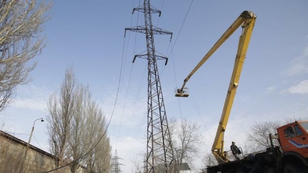 В Авдіївці ремонтники почали відновювати електропостачання