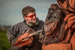 Когда человек талантлив: умелец создаёт деревянные скульптуры при помощи бензопилы