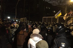 У центрі Києва відбулися сутички між пікетувальниками та правоохоронцями