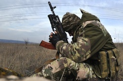 Доба в зоні АТО: один український боєць загинув, ще одного поранено