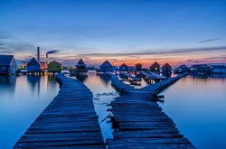 Живописная деревня на воде: фотографии самой необычной достопримечательности Венгрии