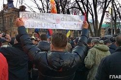 Блокада торгівлі з бойовиками та цирк у центрі Києва