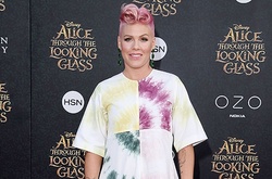 Пинк переезжает с семьей в Австралию