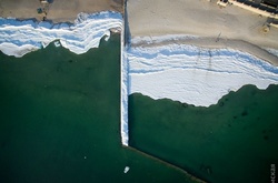 Неймовірні фото Одеської затоки із висоти пташиного польоту: море майже звільнилося від криги