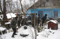 На Київщині рятувальники витягли тіло людини з колодязя