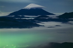 Постоянно меняющаяся величественная красота горы Фудзи  в объективе Юкио Охияма 