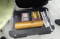 В урядовий квартал неповнолітній хлопець намагався пронести вибуховий пакет