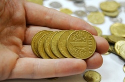 Більше третини українців дають гроші на благодійність – опитування