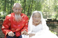 После 80 лет совместной жизни супружеская пара наконец-то сделала свадебную фотосессию  