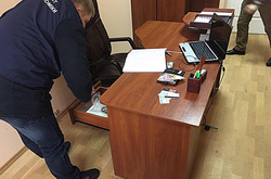 На Дніпропетровщині чиновник вимагав 20% «відкату» за поставку палива