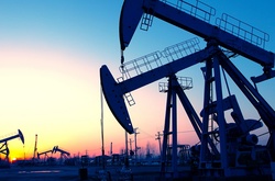 Ціни на нафту підбираються до пікових показників