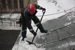 Через сніг обвалився дах навчально-виховного комплексу на Харківщині