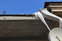 У центрі Києва бурулька травмувала жінку 