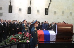 Чуркіна поховали на Троєкурівському кладовищі в Москві