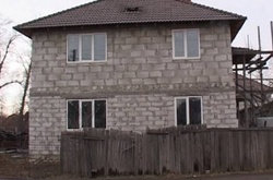 Недобудовану дачу в Києві обстріляли з гранатомета