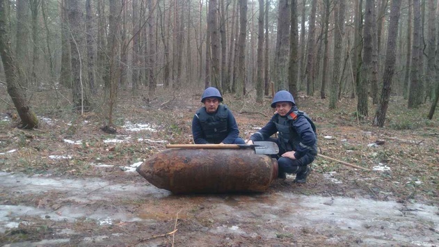 На Львівщині піротехніки знищили величезну 500 кг бомбу
