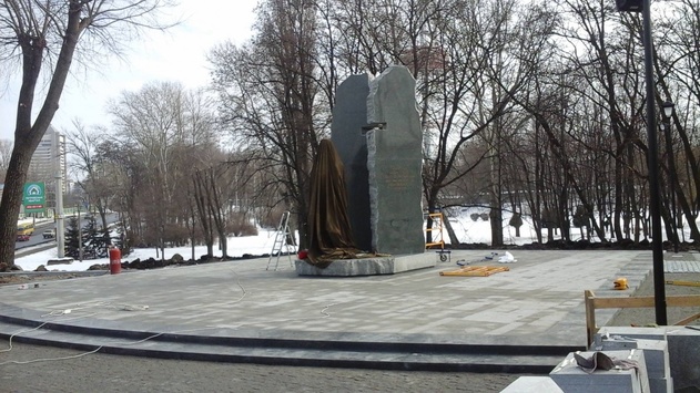 У Києві відкрили пам'ятник поетесі Олені Телізі
