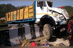 В Індії перекинулась вантажівка із людьми: 16 загиблих
