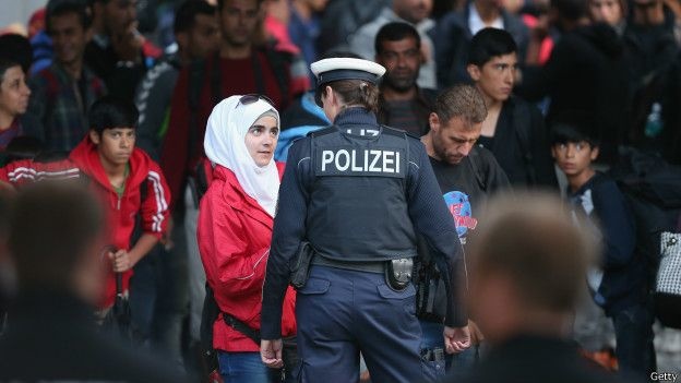 В Німеччині за рік скоєно 3,5 тисячі нападів на мігрантів